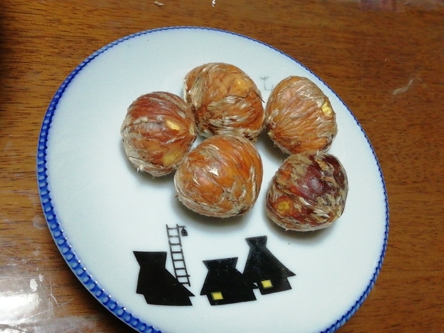 f:id:TsuSUZUKI:20200926030508j:image 続・栗の実 2020