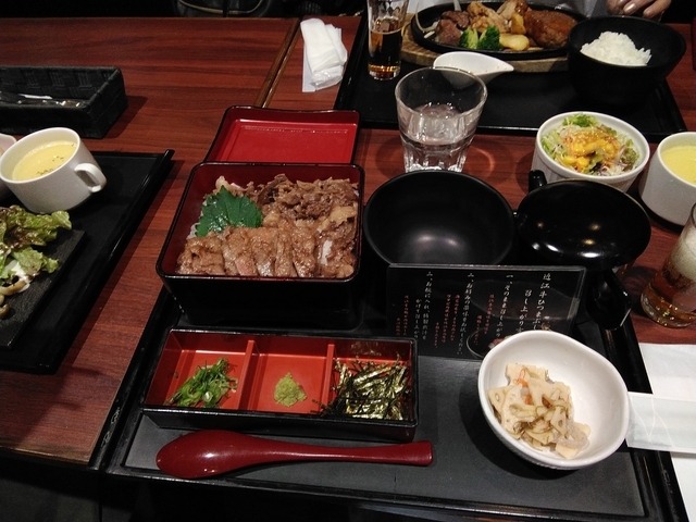 土山 SA で夕食 2023 