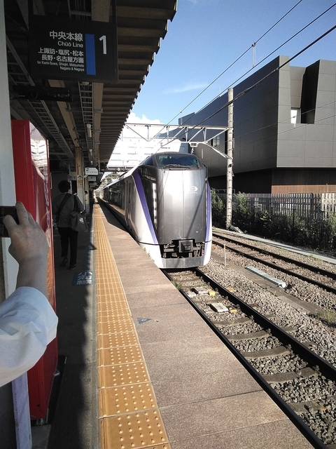小淵沢駅 特急あずさ入線 
