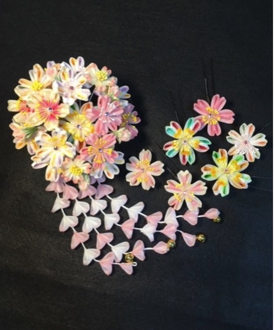 f:id:Tsumamikanzashi:20200411114223j:plain f:id:Tsumamikanzashi:20200411114223j:plain