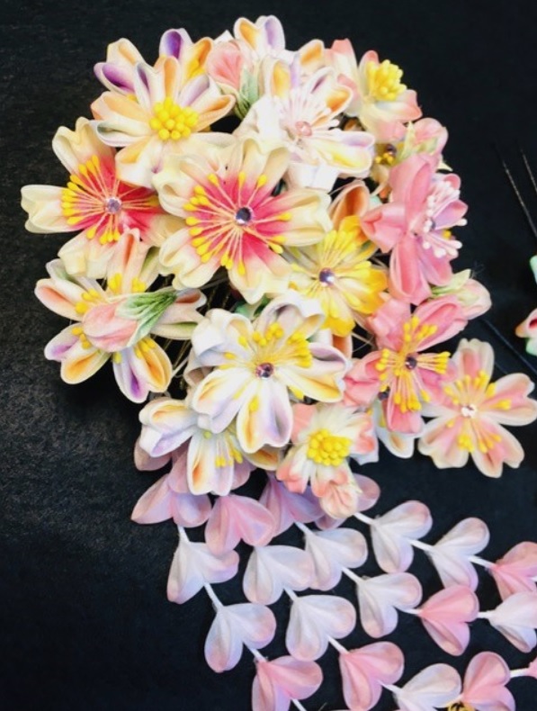 f:id:Tsumamikanzashi:20200411114635j:plain f:id:Tsumamikanzashi:20200411114635j:plain
