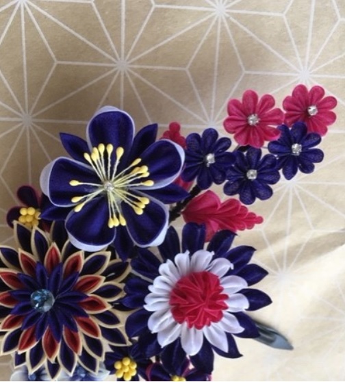 f:id:Tsumamikanzashi:20200501163656j:plain f:id:Tsumamikanzashi:20200501163656j:plain