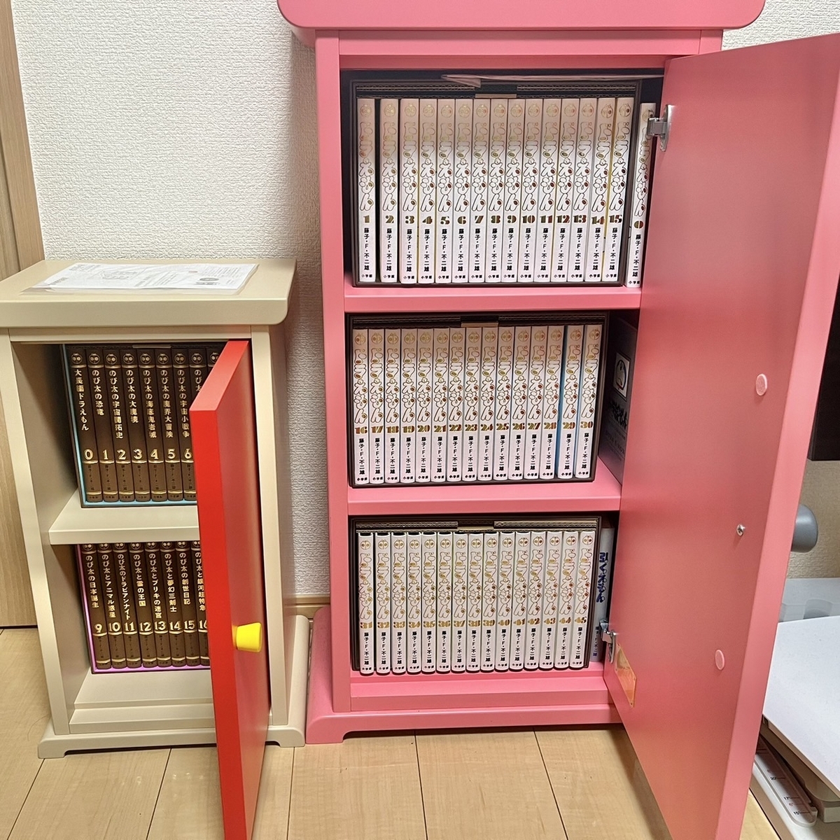 100年大長編ドラえもん どこでもドア 本棚 カリモク ピンクver 未開封