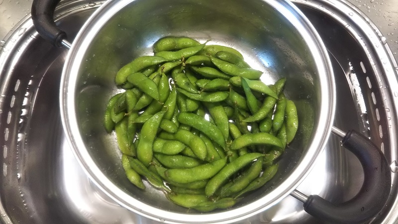 茹でた枝豆の簡単な冷まし方 - 膨らまない話。