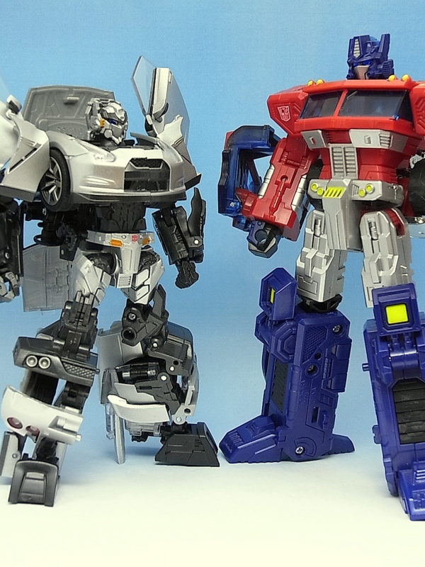 トランスフォーマー・オルタニティ NISSAN GT-R／コンボイ スーパー