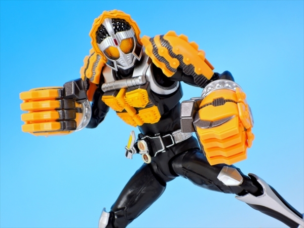 即発送！輸送箱未開封！S.H.Figuarts仮面ライダーナックルクルミアームズ Amazon.co.jp: S.H.Figuarts 仮面ライダーナックル クルミ