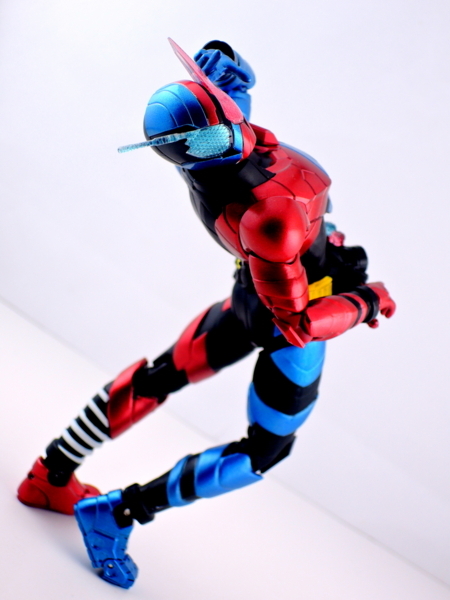 SHフィギュアーツ 仮面ライダービルド ラビットタンクフォーム