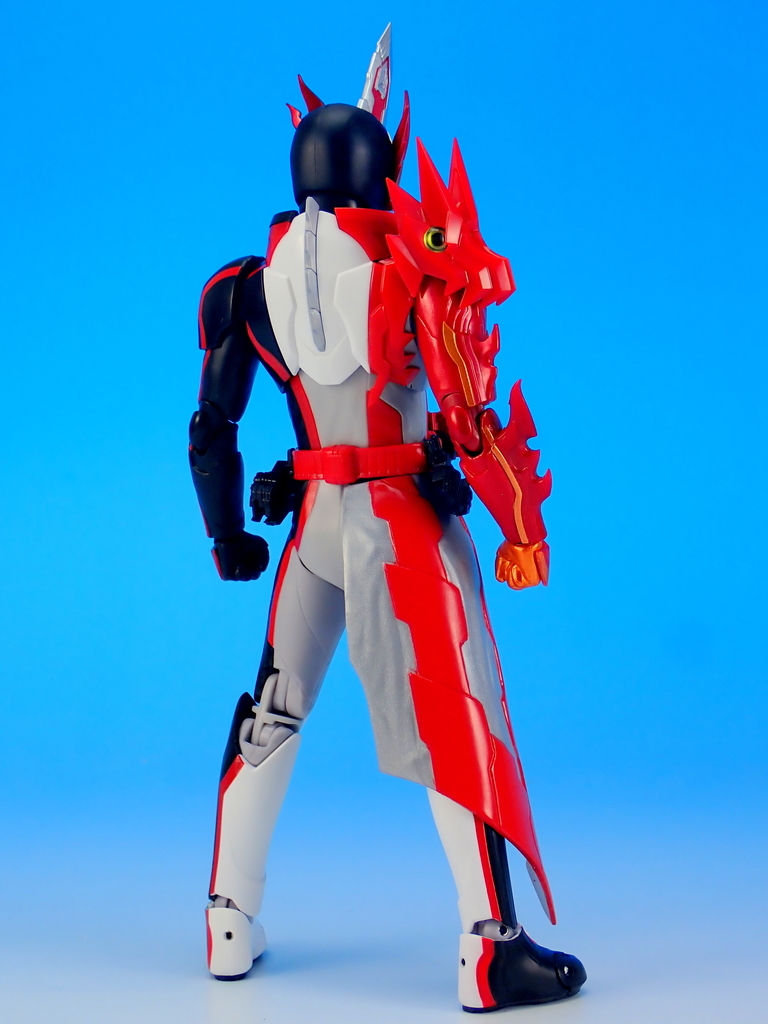 S.H.フィギュアーツ 仮面ライダーセイバー ブレイブドラゴン を