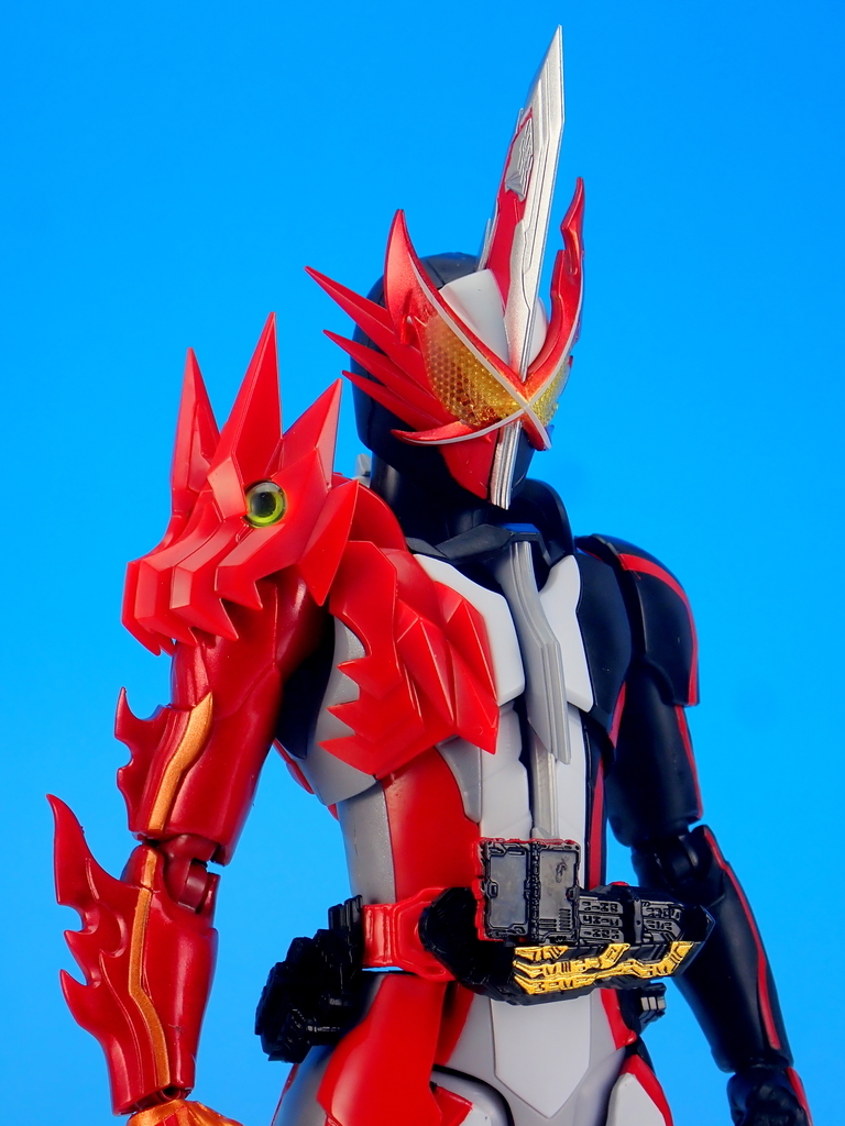 S.H.フィギュアーツ 仮面ライダーセイバー ブレイブドラゴン を