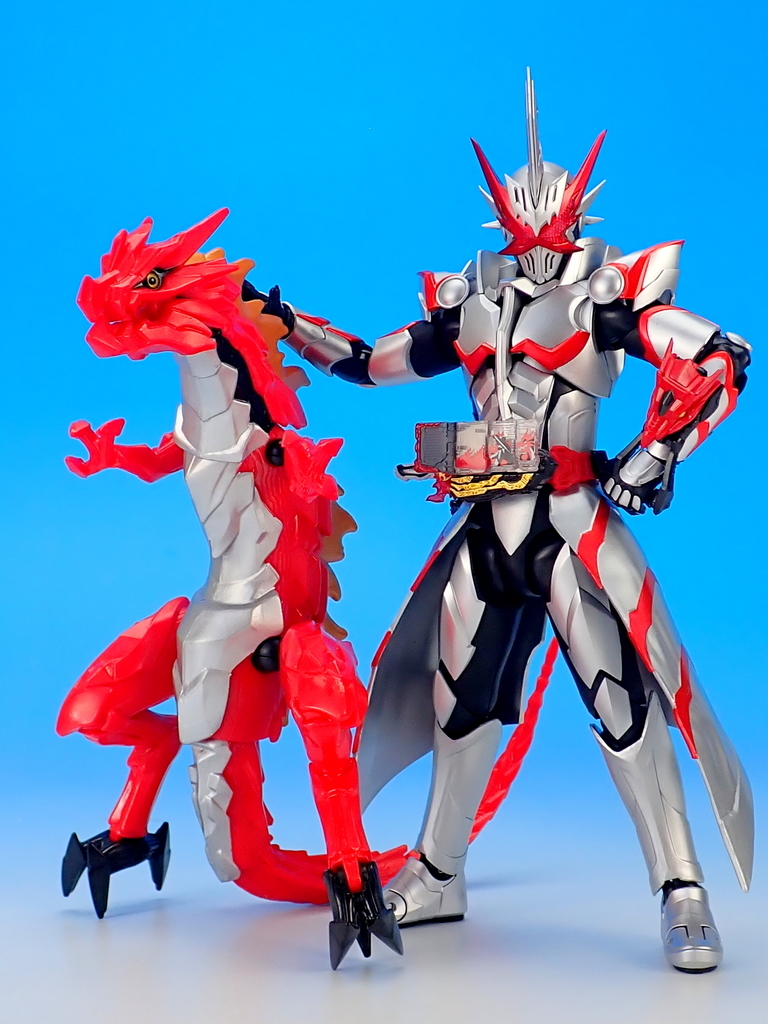 S.H.Figuarts仮面ライダーセイバードラゴニックナイト 仮面ライダーセイバー』より仮面ライダーセイバーのパワーアップ