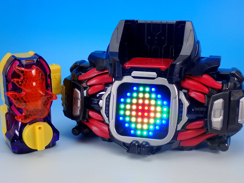 デモンズドライバー　他 抽選販売】仮面ライダーリバイス 変身ベルト DXデモンズドライバー