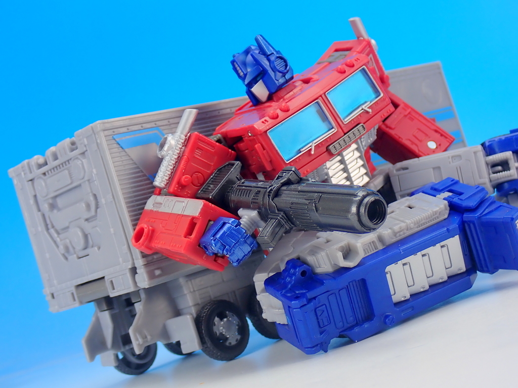 KD-19 オプティマスプライム with トレーラー で遊ぶ - YOの玩具箱