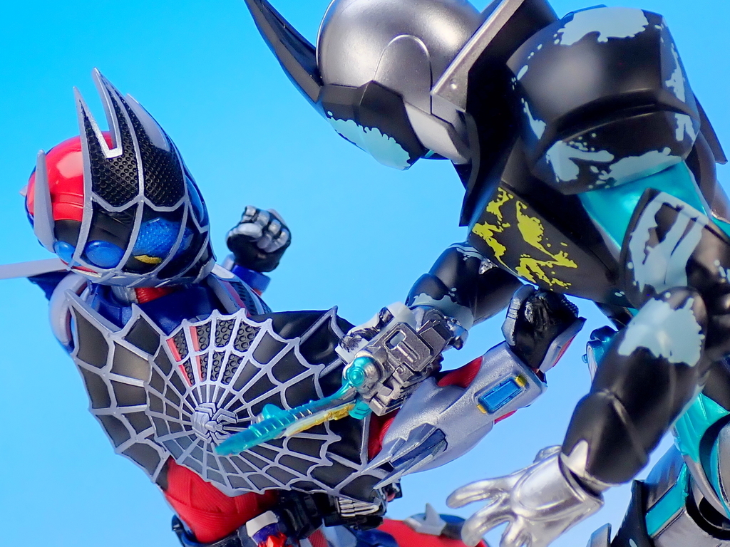 S.H.Figuarts 仮面ライダーデモンズ スパイダーゲノム で遊ぶ