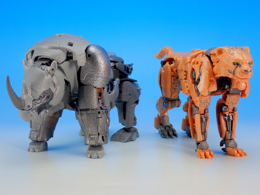 トランスフォーマー スタジオシリーズ SS-113 ライノックス で遊ぶ