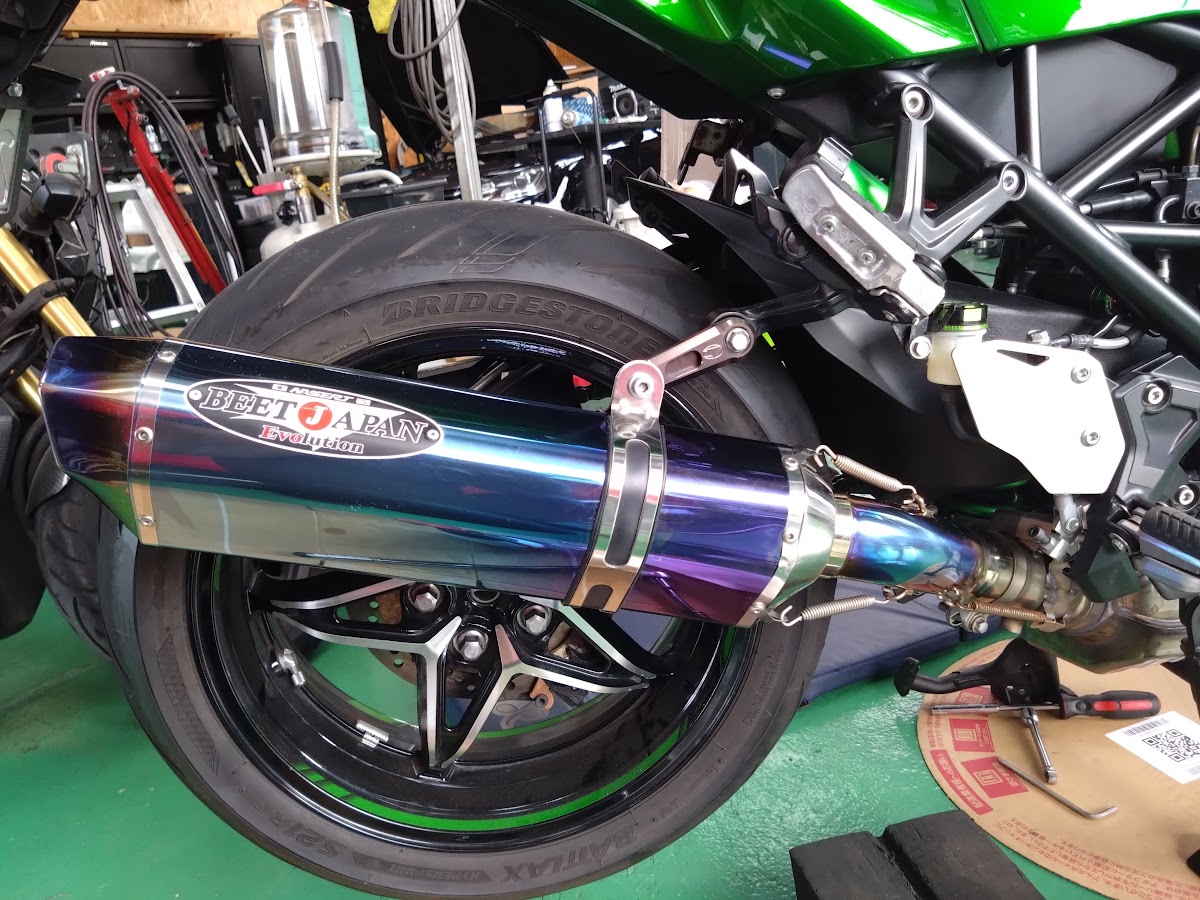H2SXSE リアブレーキパッド交換 - アーバンオート福岡 記録簿