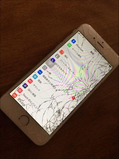 アイフォン液晶ヒビ