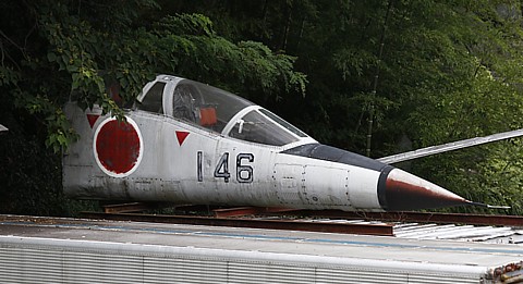 航空自衛隊 三菱T-2の展示機 - 用廃機ハンターが行く！