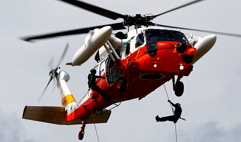 自衛隊の救難ヘリ 用廃機ハンターが行く