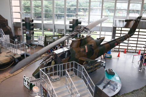 陸上自衛隊 AH-1Sの展示機・教材機 - 用廃機ハンターが行く！