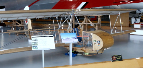 古いグライダー？飛行機？ Amazon | フライ 1/72 ナレスケヴィチ JN-1 試作無尾翼