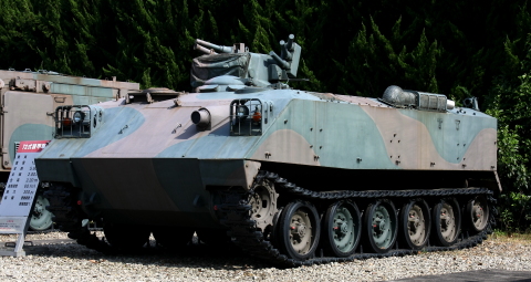迷彩色 73式装甲車 モデル 現状渡し 迷彩色 73式装甲車 モデル 現状渡し
