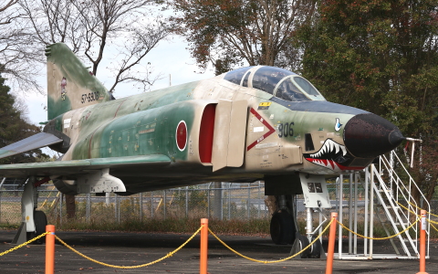 航空自衛隊 F-4ファントムIIの展示機 - 用廃機ハンターが行く！