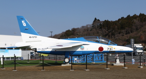 航空自衛隊 川崎T-4の展示機 - 用廃機ハンターが行く！