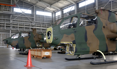陸上自衛隊 AH-1Sの展示機・教材機 - 用廃機ハンターが行く！