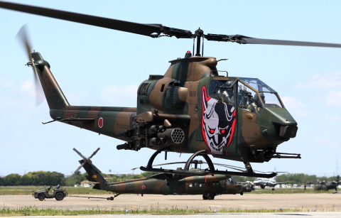 陸上自衛隊 AH-1Sの展示機・教材機 - 用廃機ハンターが行く！