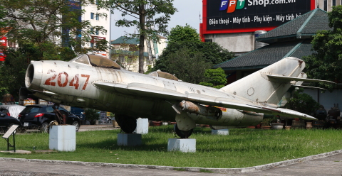 ベトナム】MiG-15、MiG-17、MiG-19展示機まとめ - 用廃機ハンターが行く！