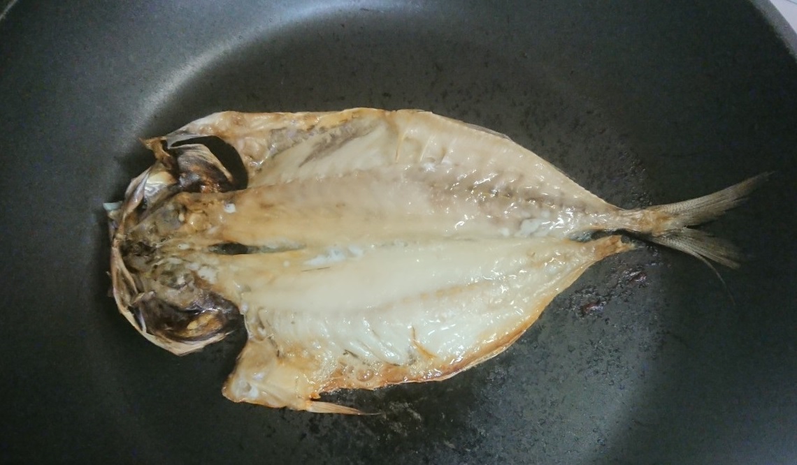 生活 アジの開きをフライパンで焼いてみた Uribooの日記 生活 アジの開きをフライパンで焼いてみた Uribooの日記