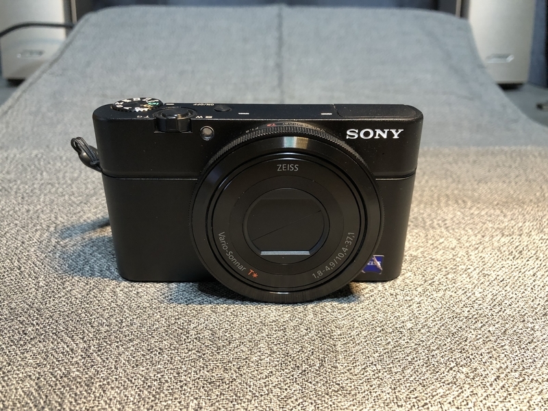 Sony RX100 III 本体のみ／ジャンク扱い　ひび割れ・動作不安定あり Sony RX100 III 本体のみ／ジャンク扱い ひび割れ・動作不安定あり