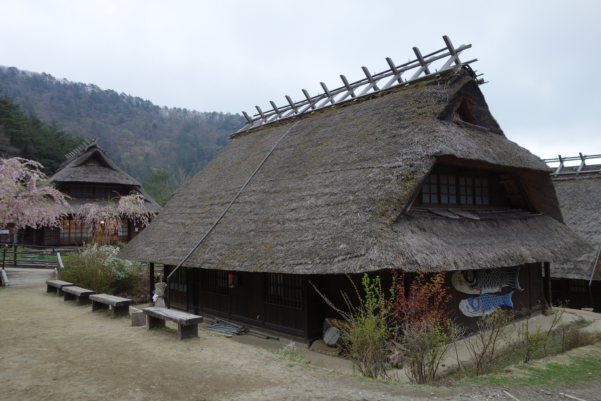西湖いやしの里根場 台風で壊滅した茅葺屋根の集落を再現した野外博物館にやってきましたの 元it土方の供述