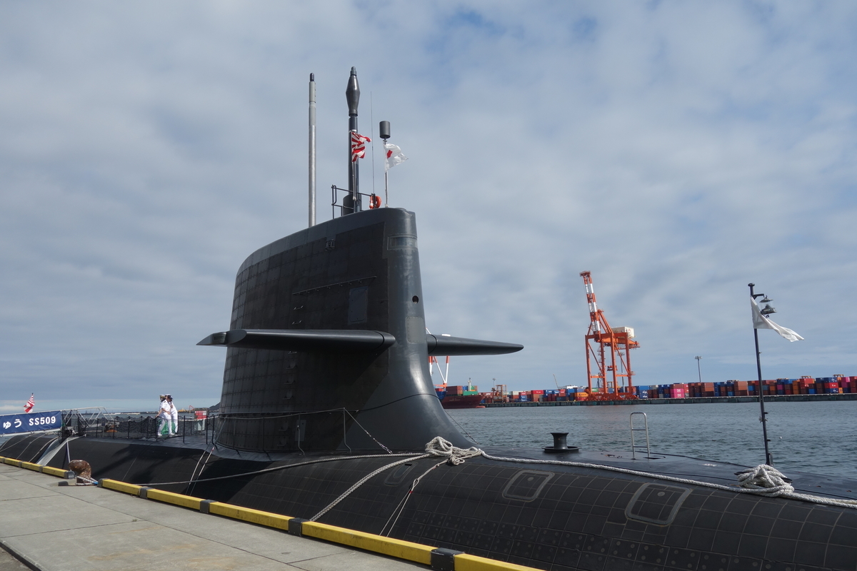 仙台港に寄港した「潜水艦せいりゅう」と「護衛艦ちくま」を見学してき