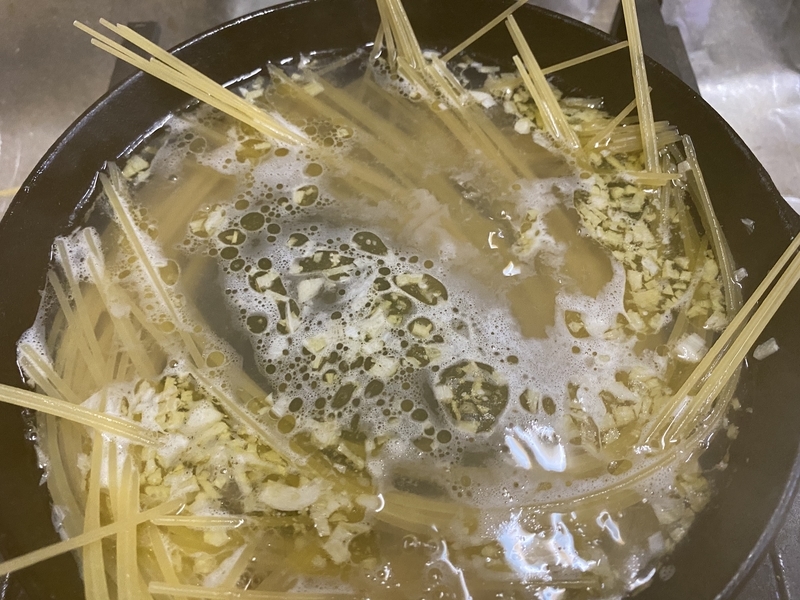 スキレットで簡単キャンプ飯 アサリの酒蒸しとパスタ 詐欺師自由人 仮