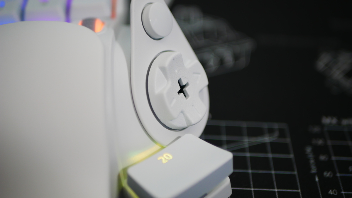 RAZER Tartarus Pro Mercury White】片手キーボードはAPEXでなど