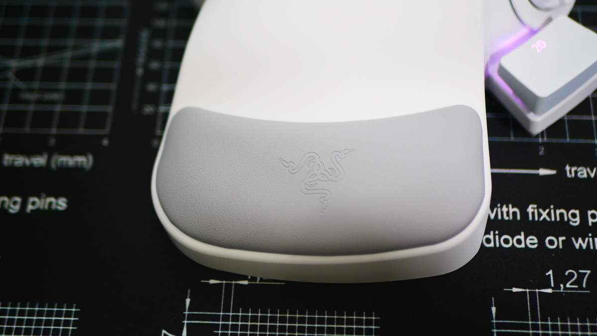 RAZER Tartarus Pro Mercury White】片手キーボードはAPEXでなどの