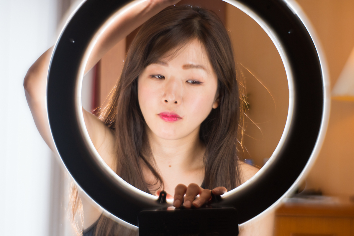 model ; NANA