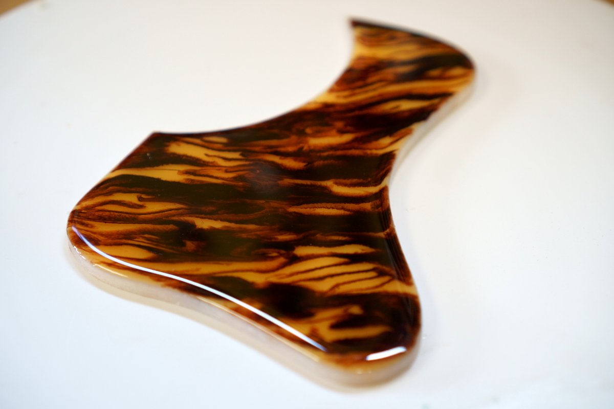 f:id:VoyagerGuitars:20200508164010j:plain アコギ自作ピックガード ヴォイジャーギターズ
