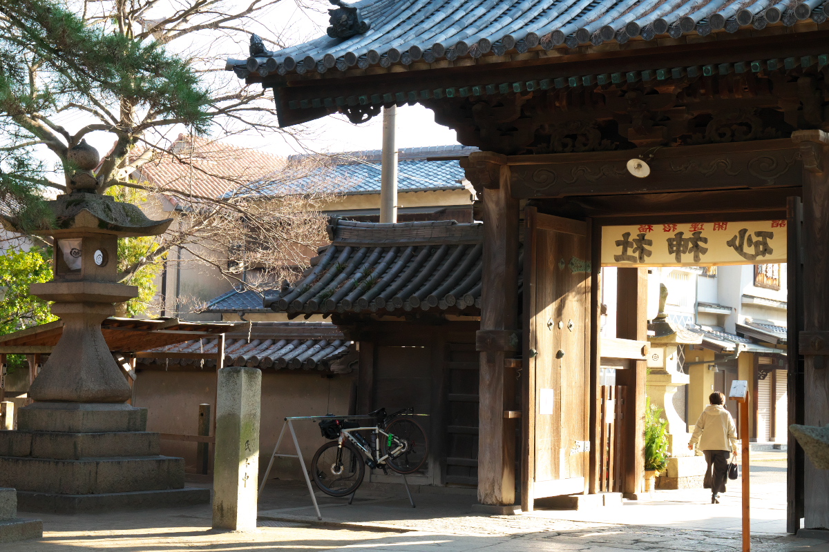 高砂神社 サイクルラック1