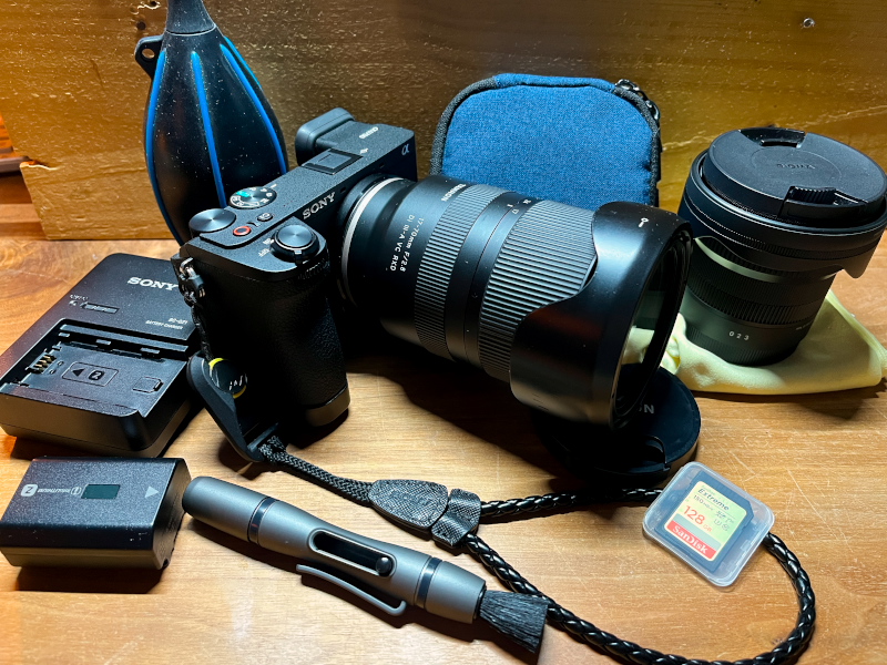 SONY のミラーレス一眼「α6700」と一緒に使っている周辺機器