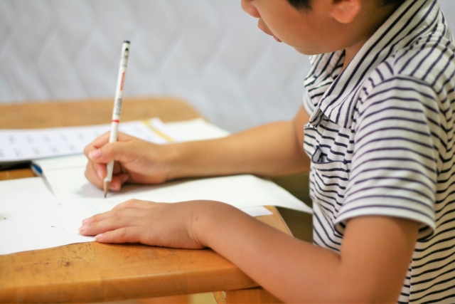 勉強する子ども