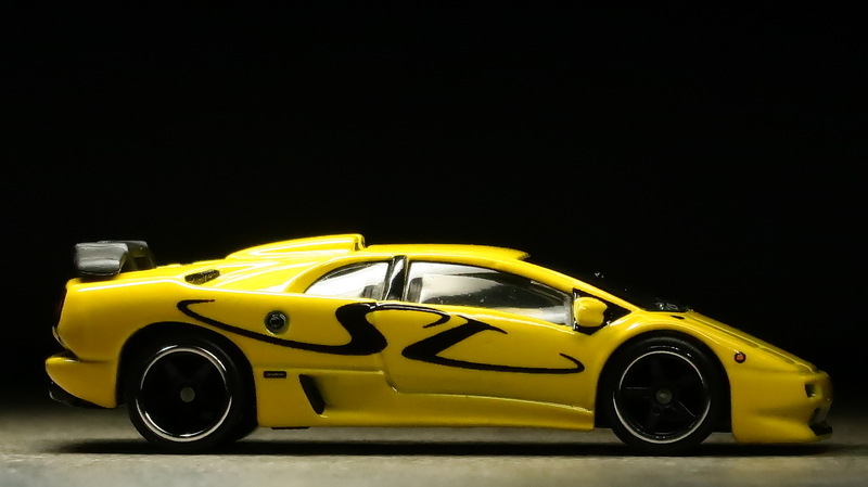 ミニカーレビュー】 Hotwheels Premium Boulevard - `95 Lamborghini