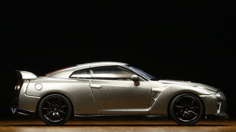 ミニカーレビュー】 Motorhelix 1/64 - Nissan GT-R R35 Track Edition
