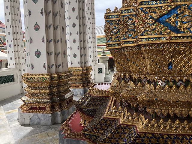 気ままにバンコク⑩！ワットアルン（暁の寺）～階段は閉鎖し、コスプレ