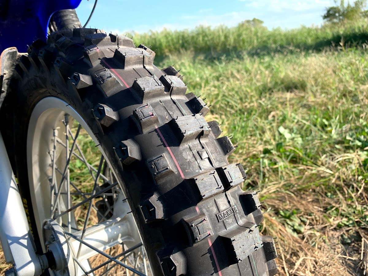 TW200のフロントタイヤを交換した（MAXXIS DESERT IT編） - 鈍速巡航