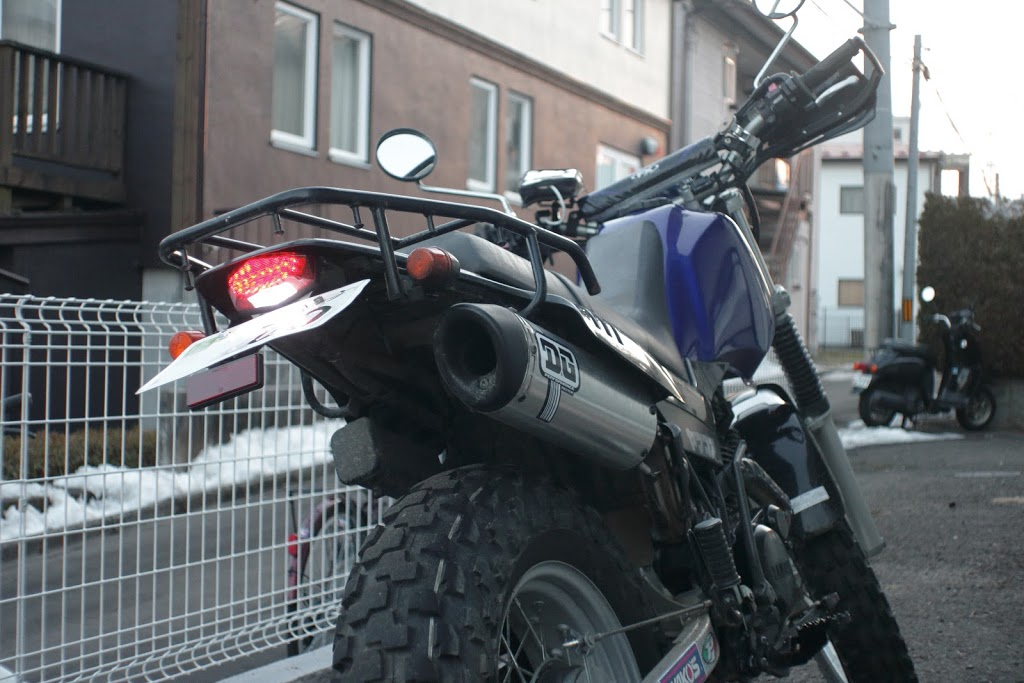 TW200のテールランプを小型化する - 鈍速巡航