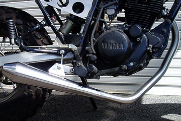 TW200にDGパフォーマンスのオフ車向けマフラーを取り付けた