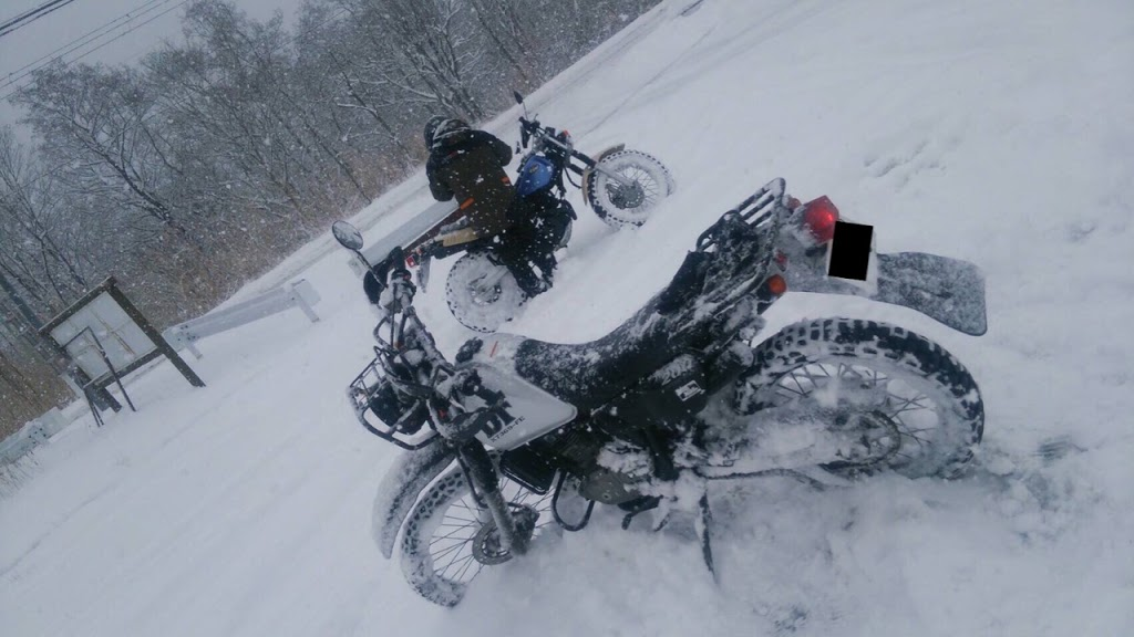 TW200の初ツーリングで雪山行ったりハンドル変えたり - 鈍速巡航