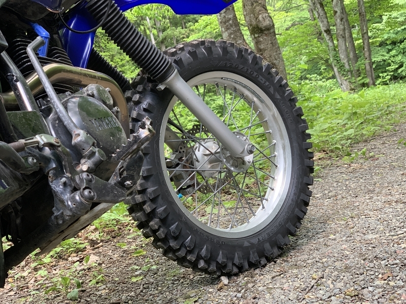 TW200のフロントタイヤを交換した（MAXXIS DESERT IT編） - 鈍速巡航